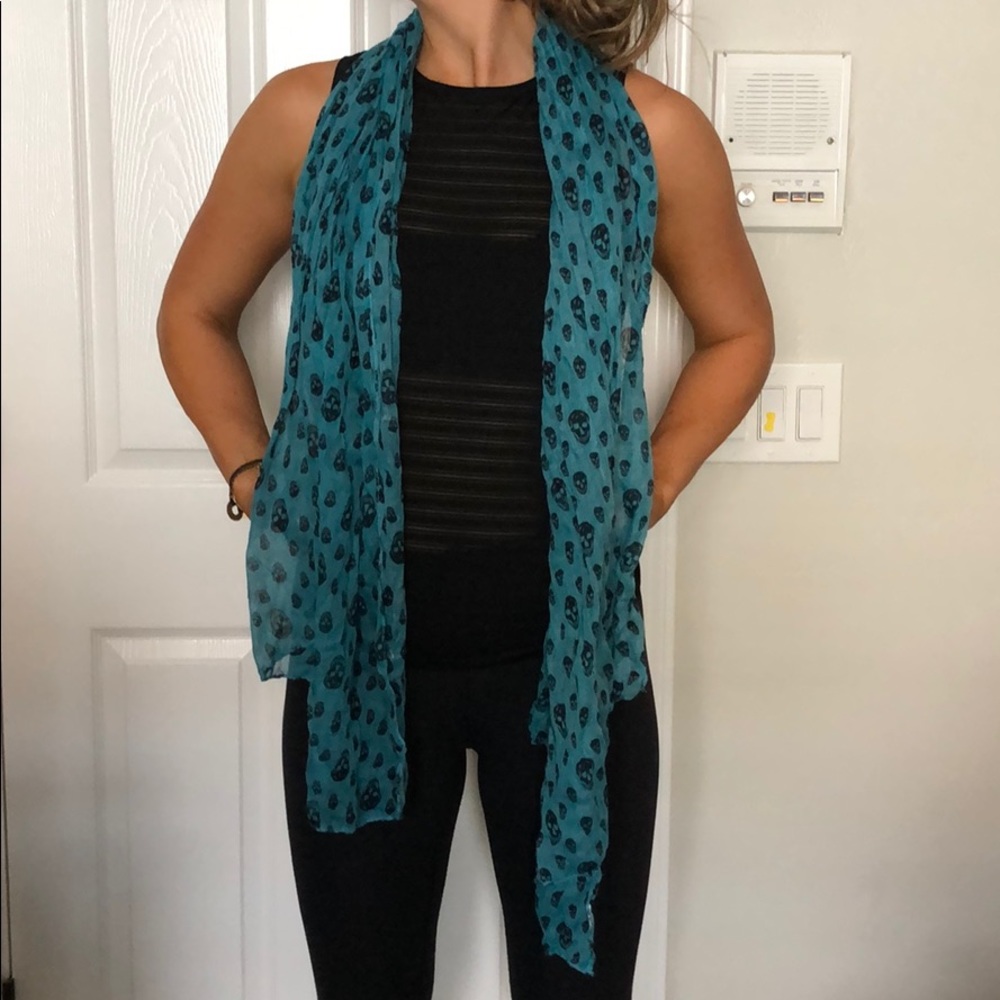 Teal scarf with skull print